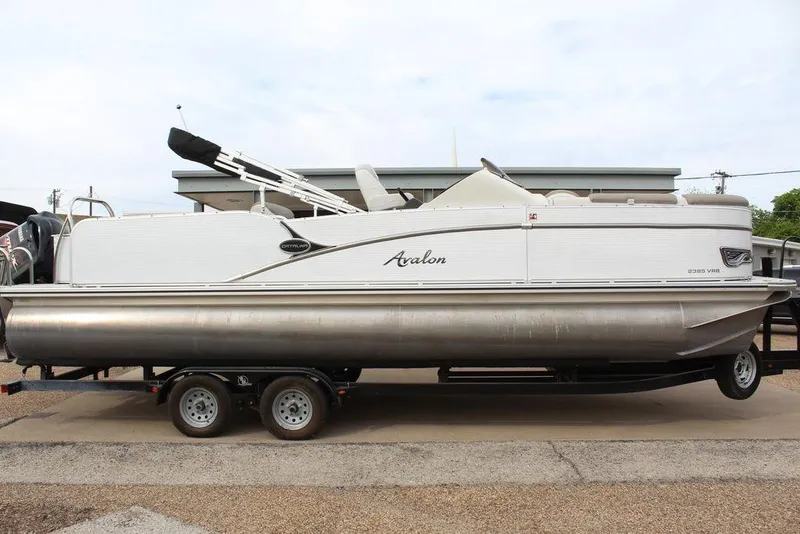 Slide: The Image of 2020 Avalon Catalina Versatile Rear Bench 23' pontoon boat on trailer, side view. - 7