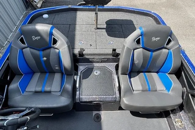 Slide: The Image of 2023 Ranger Z520R Cup-Equipped boat seats with blue and gray design. - 15
