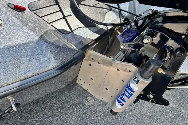 Slide: The Image of 2023 Ranger Z520R Cup-Equipped boat with Atlas hydraulic jack plate detail. - 18