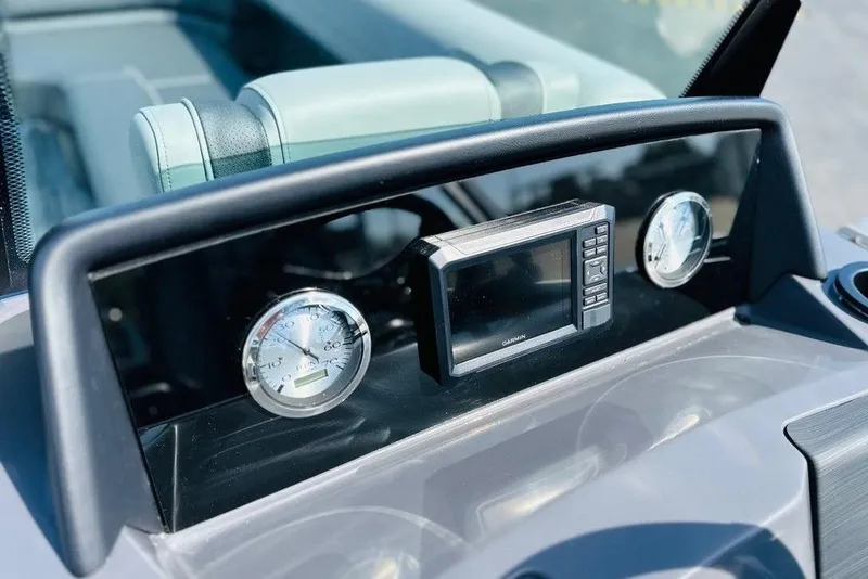 Slide: The Image of Dashboard of 2026 Bennington S L-Bench 20 SL TRITOON with gauges and Garmin display. - 6