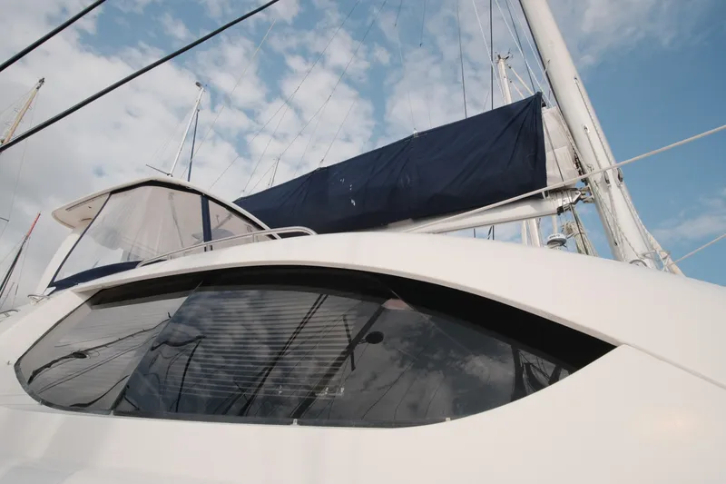 Slide: The Image of 2007 Leopard 46 yacht with sails against a blue sky background. - 11