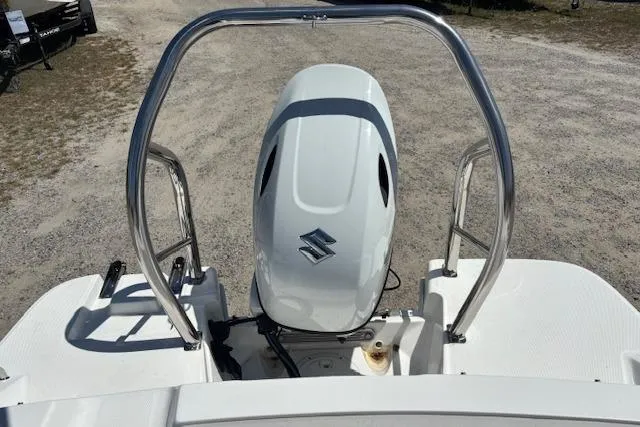 Slide: The Image of 2023 Hurricane SunDeck Sport 185 OB boat with Suzuki outboard motor, rear view. - 9