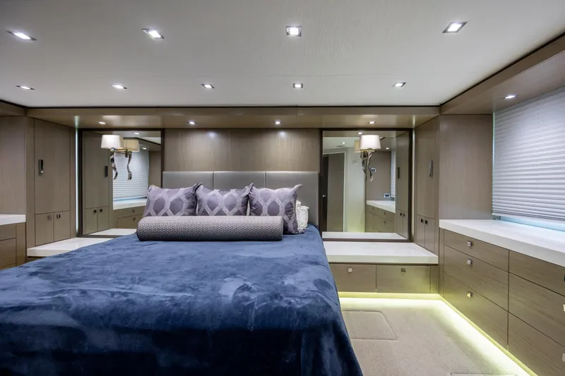 Slide: The Image of Luxurious bedroom interior of 2017 Hatteras M75 Panacera yacht with modern design. - 58
