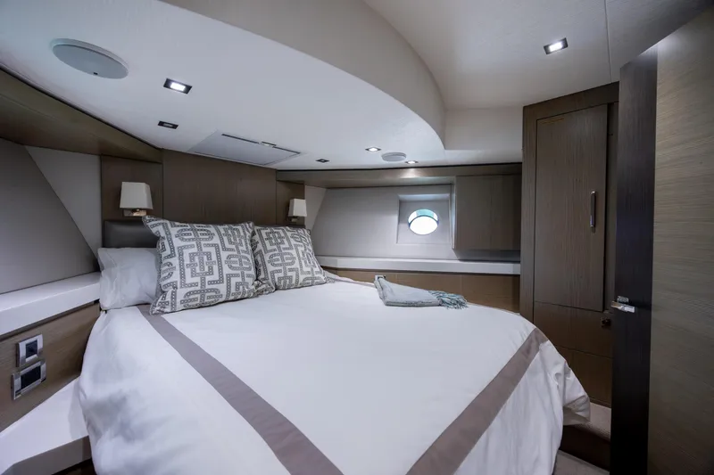Slide: The Image of Luxurious bedroom interior of 2017 Hatteras M75 Panacera yacht with modern design. - 74
