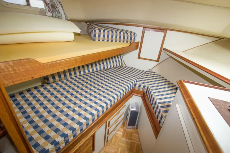 Slide: The Image of Interior of a 1984 Californian LRC yacht with bunk beds. - 16
