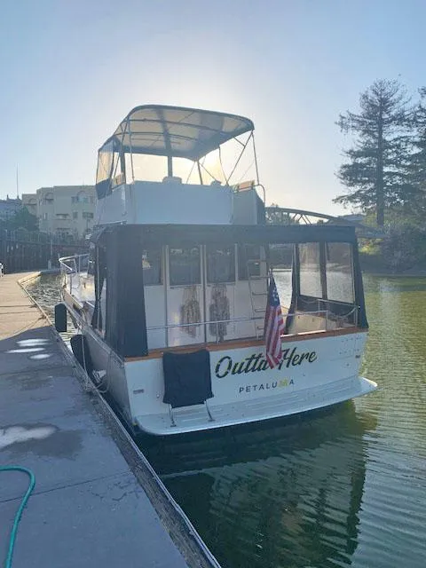 Slide: The Image of Californian LRC 1984 yacht docked with US flag, sunny day. - 5