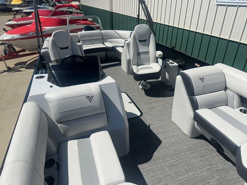 Slide: The Image of Viaggio 23 Diamante U 2022 - 15