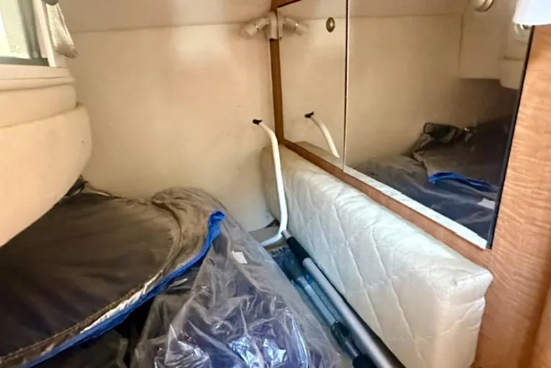 Slide: The Image of Interior cabin of 2006 Sea Ray Sundancer 280 with mirrored storage and seating. - 18