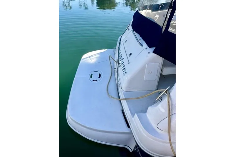 Slide: The Image of 2006 Sea Ray Sundancer 280 boat docked on calm water, rear view. - 5