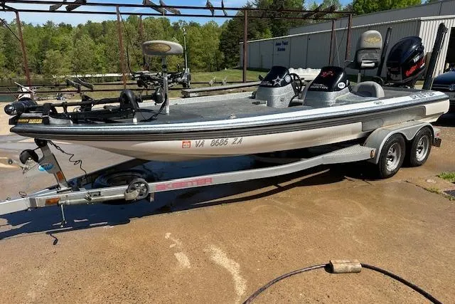 The Image of 2007 Skeeter ZX250 fishing boat on trailer, parked outdoors, with visible registration number. - 1