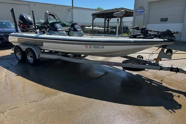 Slide: The Image of 2007 Skeeter ZX250 boat on trailer, parked outdoors in a sunny setting. - 9