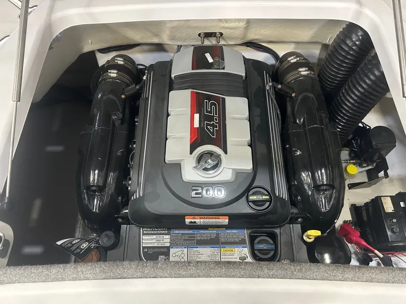 Slide: The Image of Glastron 205 GTD 2022 - 4