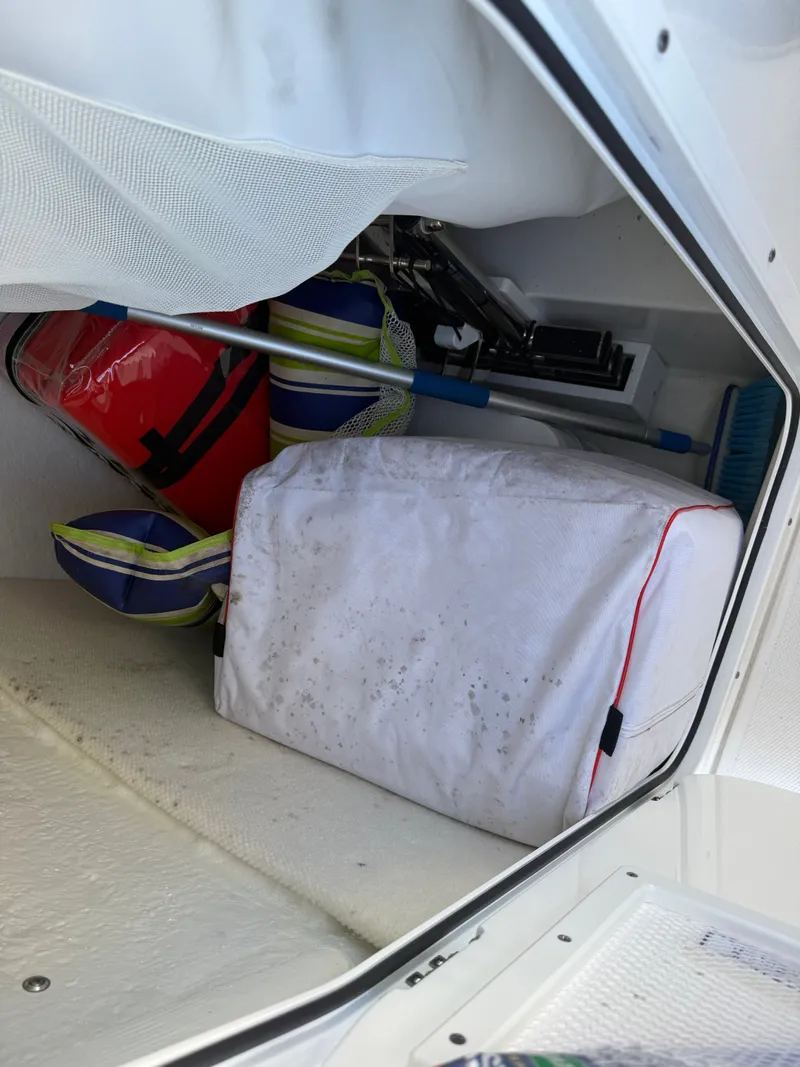 Slide: The Image of Sea Hunt Ultra 239 SE 2024 - 10