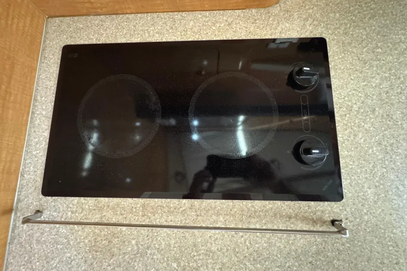 Slide: The Image of Glass cooktop in 2006 Chaparral Signature 350 boat kitchen. - 41