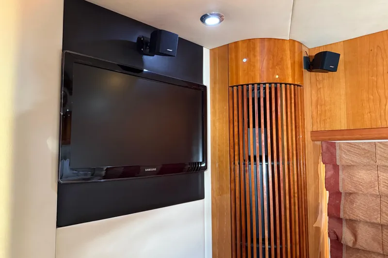 Slide: The Image of Interior of 2005 Sunseeker 75 Yacht with Samsung TV and Bose speakers. - 25