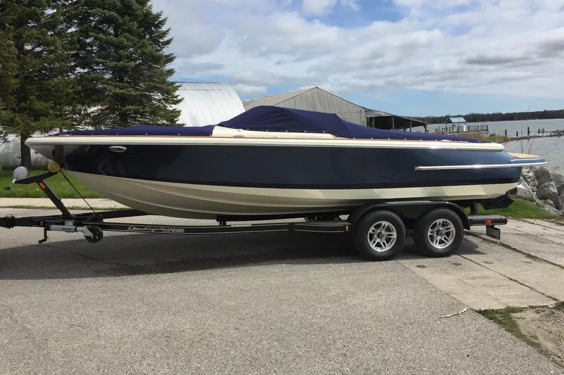 The Image of 2018 Chris-Craft Launch 23 boat on trailer, side view. - 0