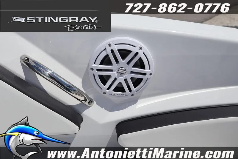 Slide: The Image of Stingray 20 SBX 2026 boat speaker and handle, Antonietti Marine branding. - 20