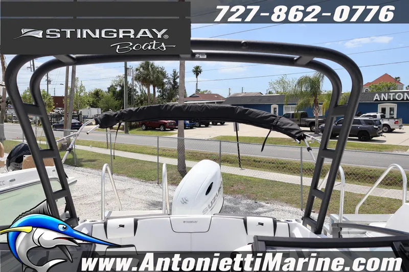 Slide: The Image of 2026 Stingray 20 SBX boat displayed at Antonietti Marine dealership. - 24