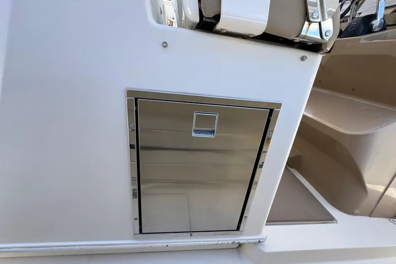 Slide: The Image of Stainless steel hatch on 2019 Sailfish 360 CC boat interior. - 33