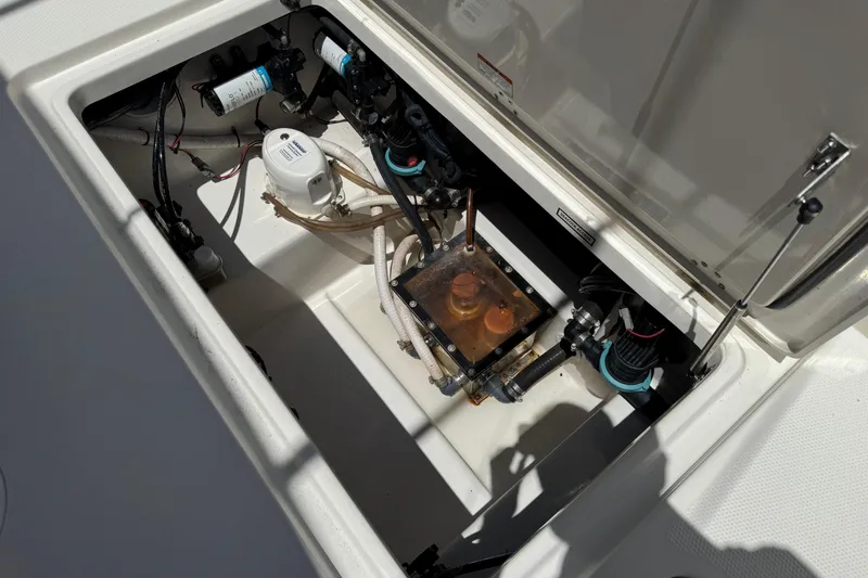 Slide: The Image of Sailfish 360 CC 2019 boat components in storage compartment. - 47