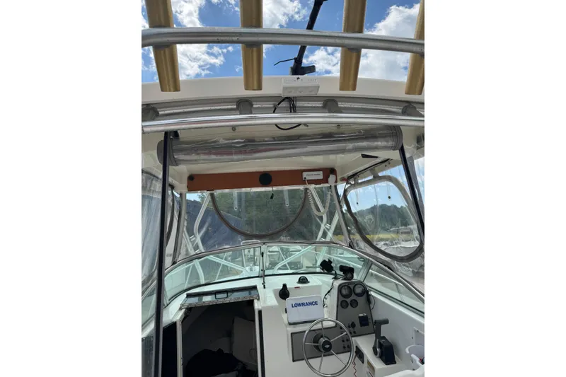 Slide: The Image of Interior view of 2000 Wellcraft 22 Coastal Walkaround boat cockpit with steering wheel. - 16