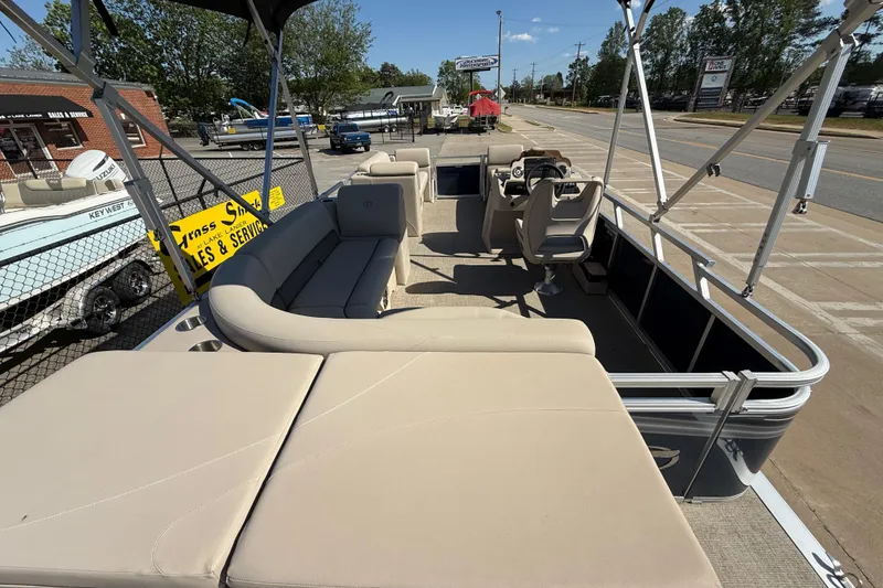 Slide: The Image of 2022 Tahoe Pontoon Sport Cruise boat with spacious seating and modern design. - 31
