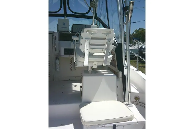 Slide: The Image of Interior view of a 2000 Grady-White Sailfish 272 boat cockpit with seating. - 19