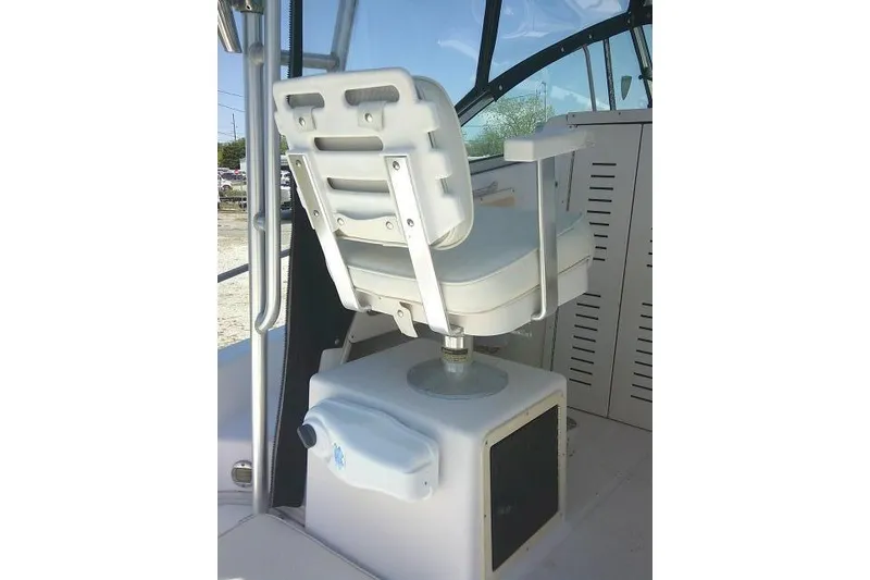 Slide: The Image of Captain's chair on 2000 Grady-White Sailfish 272 boat, featuring sturdy design and comfortable seating. - 26