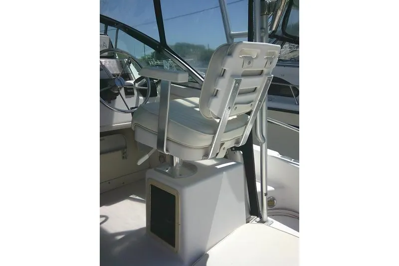 Slide: The Image of Captain's chair on 2000 Grady-White Sailfish 272 boat, featuring helm and steering wheel. - 27
