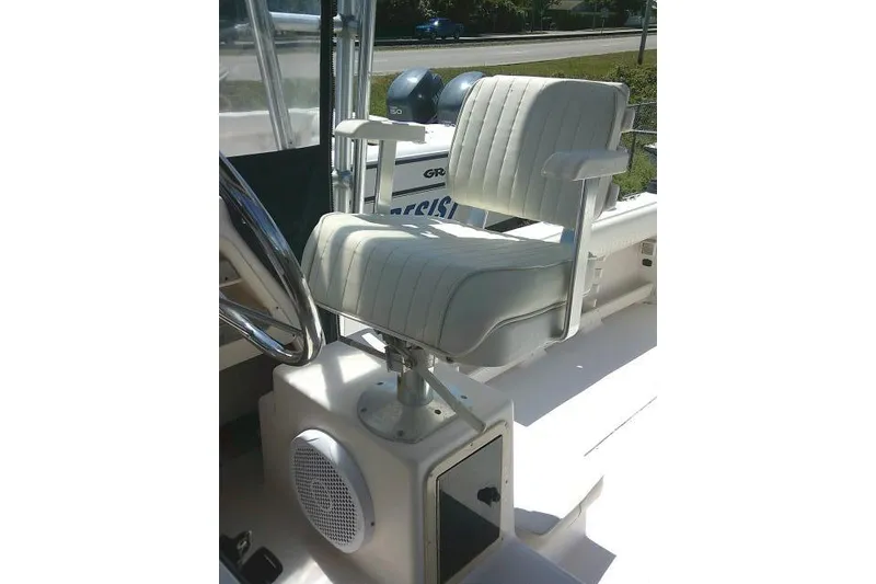 Slide: The Image of Captain's chair on 2000 Grady-White Sailfish 272 boat, featuring white upholstery and armrests. - 48