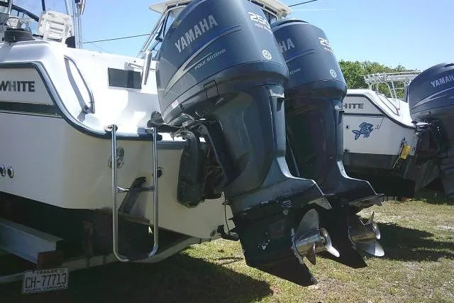 Slide: The Image of 2000 Grady-White Sailfish 272 with twin Yamaha outboard motors. - 6