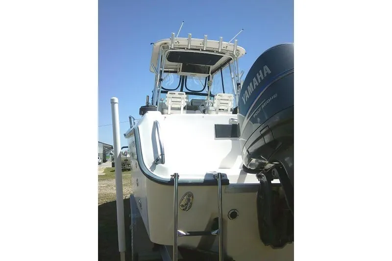 Slide: The Image of 2000 Grady-White Sailfish 272 boat with Yamaha outboard motor, rear view. - 7