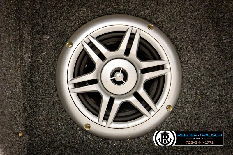 Slide: The Image of Silver speaker on carpeted surface, Ranger VS1882 WT 2018 model. - 43