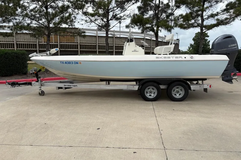 The Image of 2015 Skeeter SX2250 boat on trailer, side view. - 0
