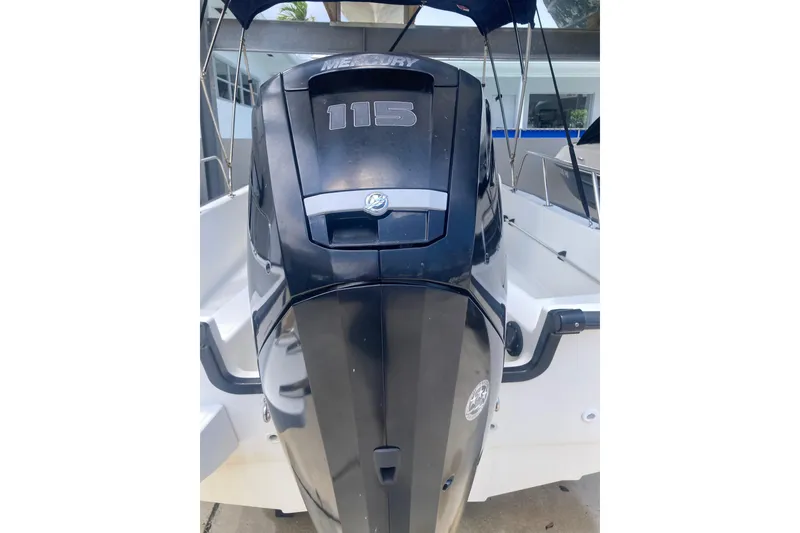 Slide: The Image of 2007 Boston Whaler 190 Montauk with Mercury 115 outboard motor. - 17