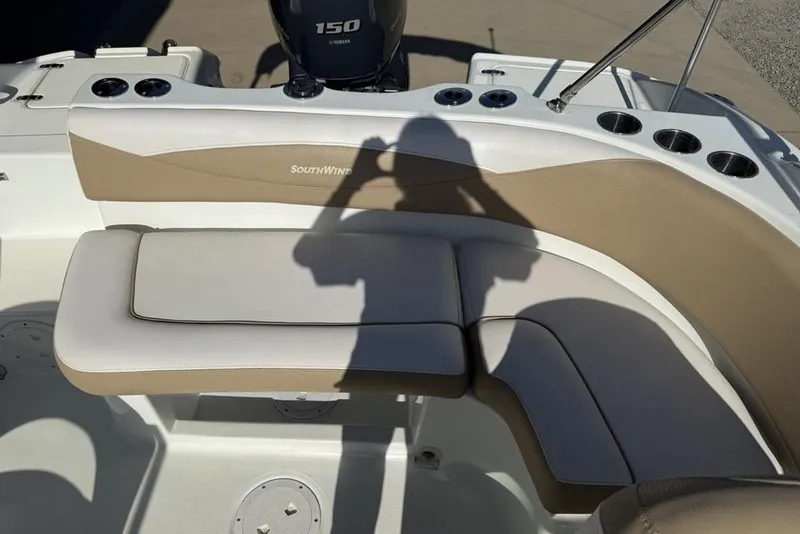 Slide: The Image of 2014 SouthWind 212sd boat interior with seating and Yamaha 150 engine. - 17