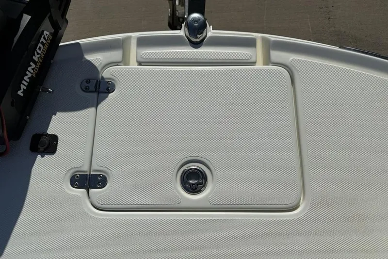 Slide: The Image of 2014 SouthWind 212sd boat deck with Minn Kota PowerDrive motor. - 26