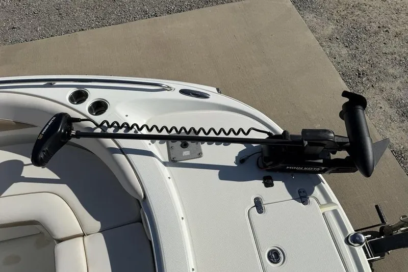 Slide: The Image of 2014 SouthWind 212sd boat with Minn Kota trolling motor on deck. - 33