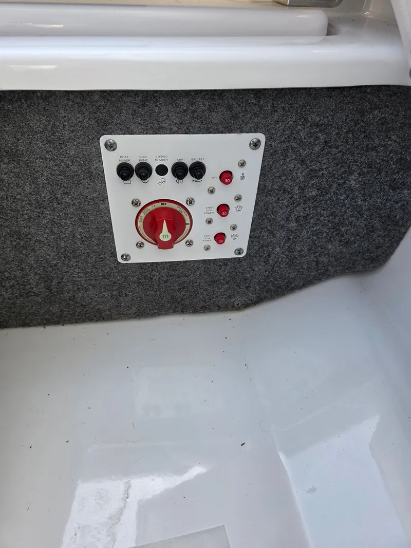 Slide: The Image of Control panel in Scarab 195 ID Impact boat, year 2023. - 20