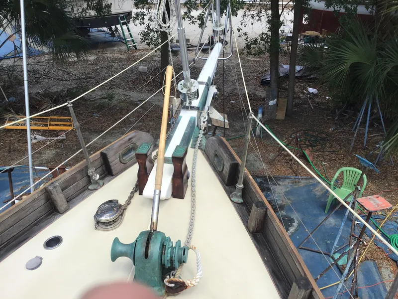 Slide: The Image of Bristol Channel Cutter 28 sailboat deck, 2006 model. - 7