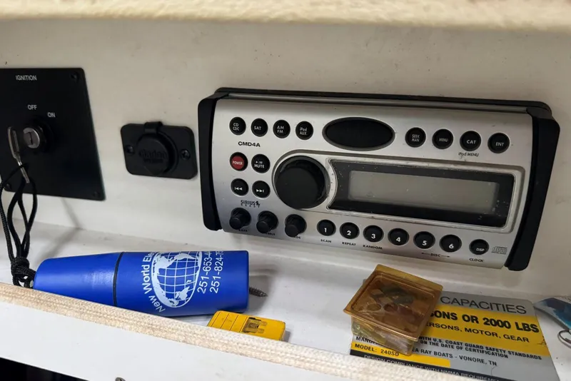 Slide: The Image of 2007 Sea Ray 240 Sundeck dashboard with stereo system and ignition switch. - 25