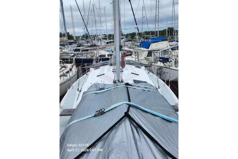 Slide: The Image of Sailboat Hunter 410, 2002 model, docked in a marina with other boats. - 41