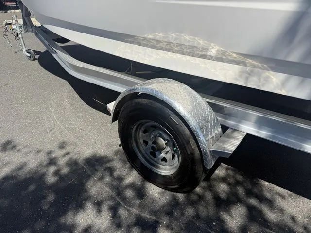 Slide: The Image of Robalo R180 Center Console 2025 - 10