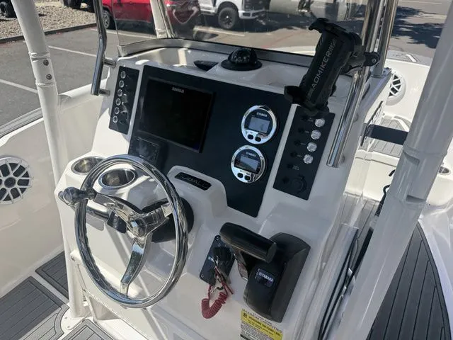 Slide: The Image of Robalo R180 Center Console 2025 - 16