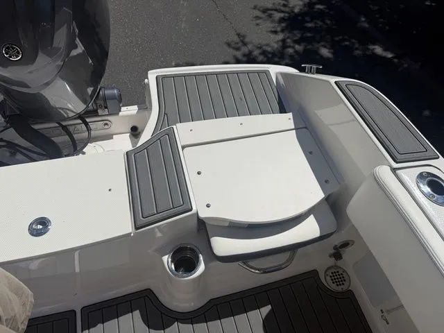Slide: The Image of Robalo R180 Center Console 2025 - 30
