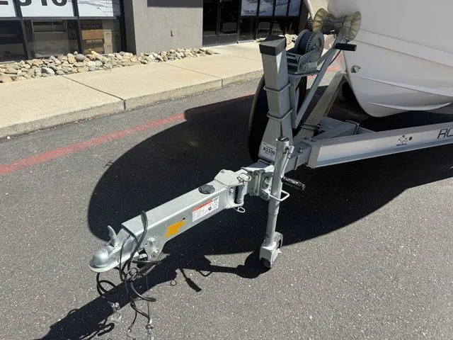 Slide: The Image of Robalo R180 Center Console 2025 - 8