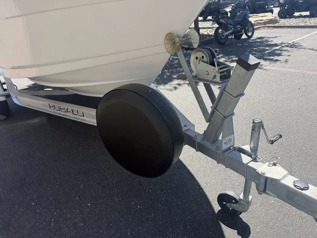 Slide: The Image of Robalo R180 Center Console 2025 - 9