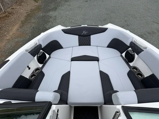 Slide: The Image of Interior of 2026 MasterCraft XT22 boat with luxurious seating. - 24