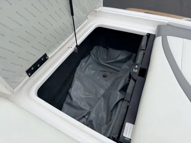 Slide: The Image of MasterCraft MariStar 230 2005 - 23