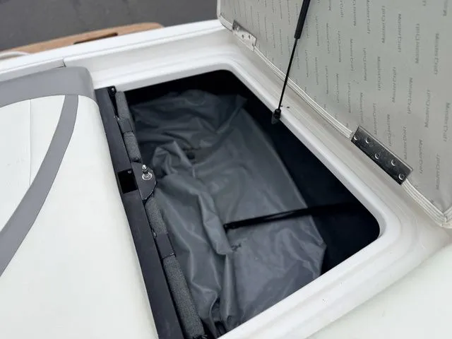 Slide: The Image of MasterCraft MariStar 230 2005 - 24